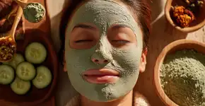 Máscara de argila elimina acne e reduz poros visivelmente