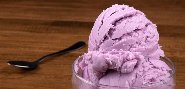 Este sorvete caseiro leva apenas 3 ingredientes e promete te viciar