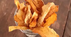 Chips de batata-doce assados