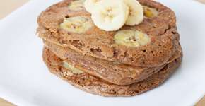 Panqueca de aveia e banana para comer rezando