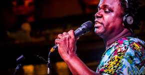 Marcelinho Moreira celebra os 8 anos da roda Canto do Batuqueiro