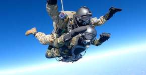 A 12 mil metros de altura, americanos batem recorde em salto duplo