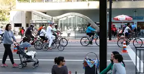 Aos domingos, Avenida Paulista tem ar mais puro e menos barulho que nos dias de semana