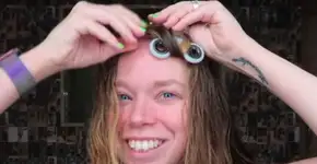 Youtuber usa fidget spinner para modelar o cabelo