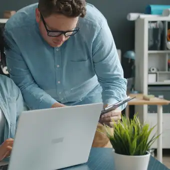 Featured mobile: Empresas abrem vagas de estágio e trainee com salários de até R$ 9,5 mil