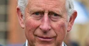 Revista americana divulga fotos de príncipe Charles aos beijos com rapaz mais jovem