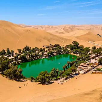 Featured mobile: Huacachina, o oásis mais famoso da América do Sul: dunas gigantes, uma lagoa esmeralda e a lenda da sereia.
