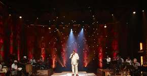 Veja as fotos dos bastidores e do show do Sambabook Zeca Pagodinho em SP