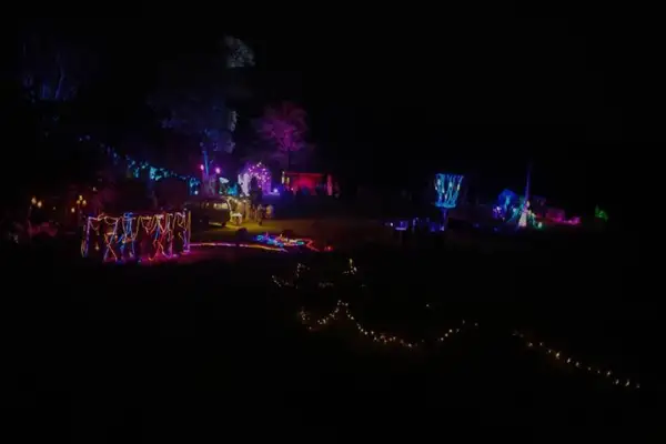 Máscaras de luz na Festa das Luzes, no Jardim Uaná Etê