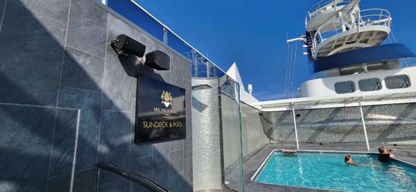 Área externa do MSC World America exclusivo para passageiros do MSC Yatch Club 