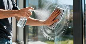 Pare de gastar com limpa-vidros, a solução está na sua cozinha