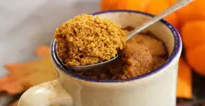 Bolo de caneca low carb para começar o dia com gostinho de quero mais