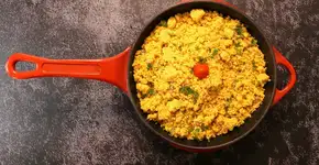 Farofa de banana: crocância e sabor para sua refeição