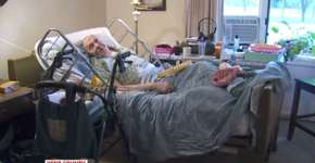 Idoso internado tricotou 8 mil gorros para moradores de rua