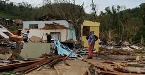 Tornados e tempestades com granizo causam destruição em SC; veja