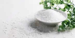 O lugar onde o sal deve ficar para ativar riqueza, segundo o Feng Shui