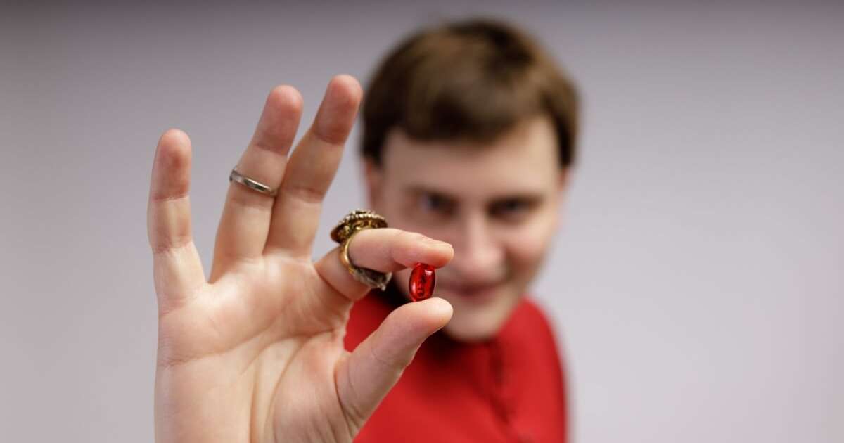 7 sinais para reconhecer um red pill nas redes e nos relacionamentos