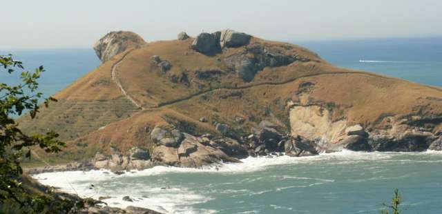 Trilha baratinha leva à Praia do Perigoso e Pedra da Tartaruga