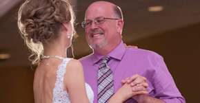 Noiva convida doador que salvou sua vida para dançar a valsa no seu casamento