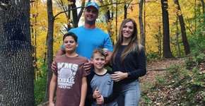 Fotógrafa exagera no photoshop e álbum de família vira piada