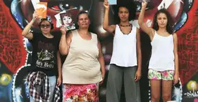 Mulheres trocam serviços domésticos por leituras na periferia