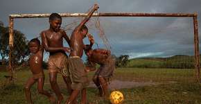 Site expõe fotos de “peladas” de futebol por cinco regiões do Brasil