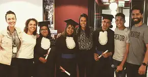 Empresa alfabetiza funcionários de limpeza em vez de demiti-los