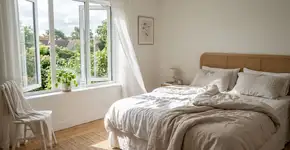 Nas casas mais cheirosas da Suécia o quarto não tem odor de guardado porque usam este macete para arejar os lençóis na janela