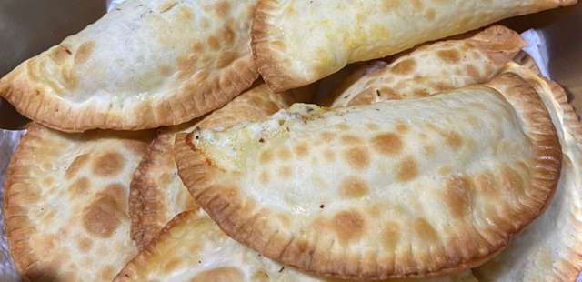 O pastel na airfryer fica tão crocante que ninguém vai acreditar