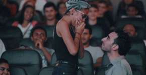 Jovem cria trailer para pedir namorada em casamento no cinema