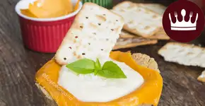 Com creme de queijo quente: copo quente de cookies salgado