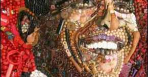 Com lixo, artista reproduz quadros e fotografias históricos