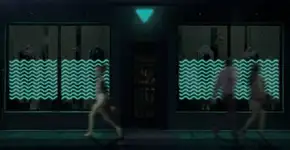 Bactérias iluminam fachadas de lojas e ruas na França