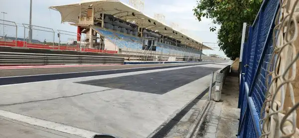 Reta principal do autódromo de Bahrein