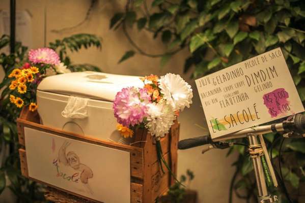 Gastronomia - Food Bikes: Modernas e ambientalmente corretas, elas vêm sendo vistas com cada vez mais frequência nas esquinas da cidade, transformando e dando um ar sutil na paisagem da grande metrópole. Para o Conexão Cultural, estão confirmados: Bike Café, Le Sacolé, Bike Burguer, Brownie Affair , Pudim a Gosto e Los Mendozitos.