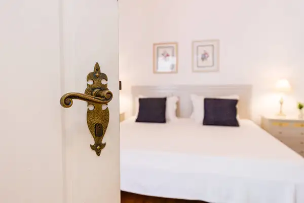 Quartos são amplos e bem iluminados