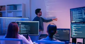 Santander e Alura oferecem 60 mil bolsas para curso de programação