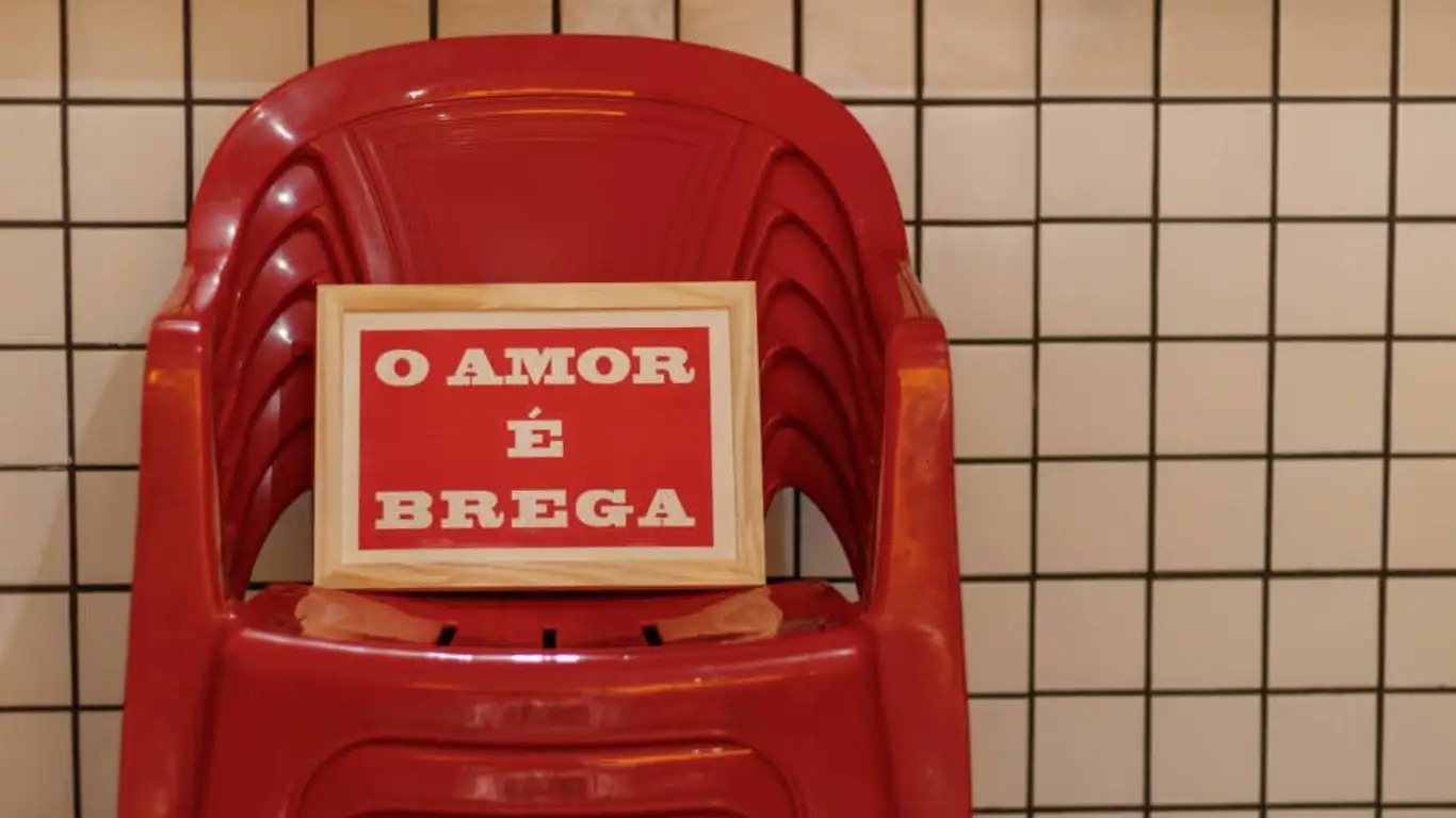 Quintal explora carimbos e risografia para imprimir artes com brasilidade e humor