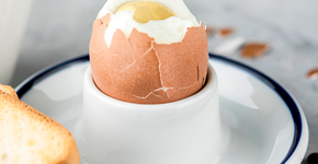 Descascar ovos cozidos ficou muito mais fácil com este método