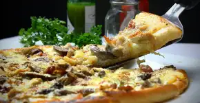 Pizza de frigideira: uma iguaria italiana para o seu dia a dia