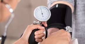 Saiba como o chocolate amargo pode ajudar a evitar pressão alta