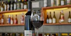 Combinação perfeita! Prosa e Vinho oferece centenas de rótulos