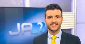 Jornalista da Globo se irrita ao perguntarem sobre sexo com o namorado