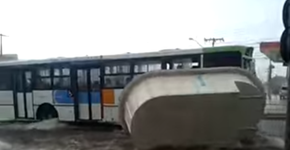 Como assim? Piscina ‘atropela’ ônibus em Goiânia