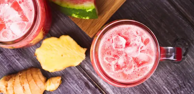Aprenda a fazer um delicioso suco de melancia com gengibre