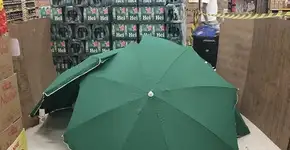 Trabalhador morre em supermercado de Recife e corpo é deixado no local