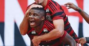 Jogador do Flamengo chama companheiro de clube de macaco