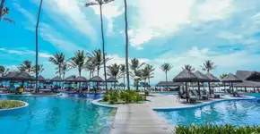 Vaga de emprego para mergulhar nas melhores piscinas de hotéis