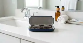 Não leve óculos para o banheiro durante o banho, motivos pelos quais quem usa óculos precisa saber