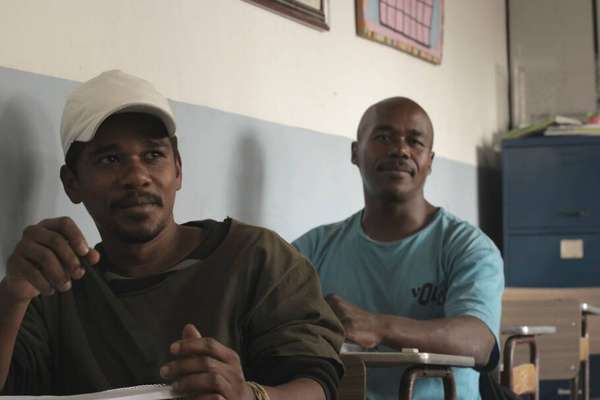 Conviventes na aula de alfabetização 